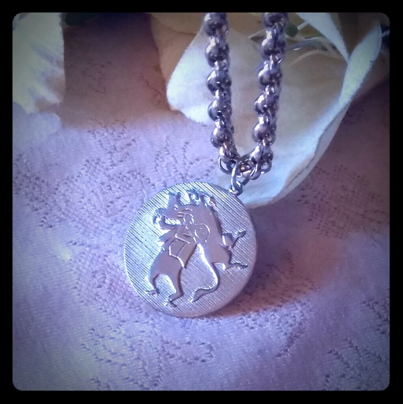 Vintage Throwing the Bull Pendant Bracelet - Picture 1 of 8